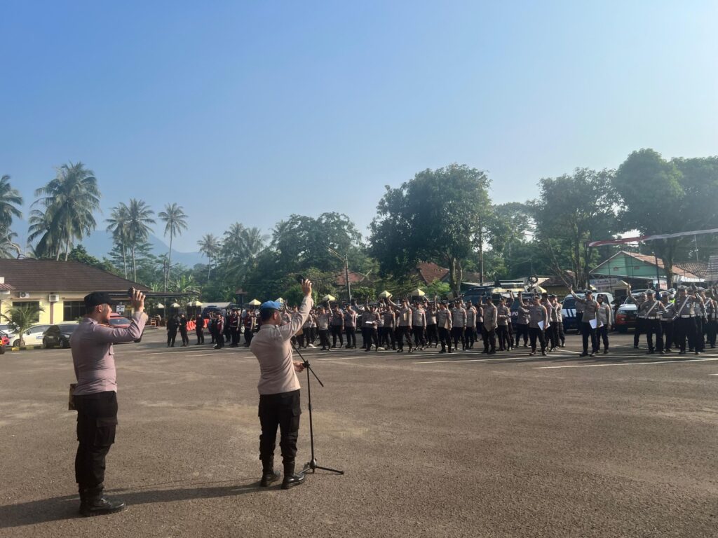 Polres Pandeglang Sosialisasikan Aplikasi "Super APP Presisi Polri" dalam Apel Pagi 4 WhatsApp Image 2024 05 09 at 09.00.30