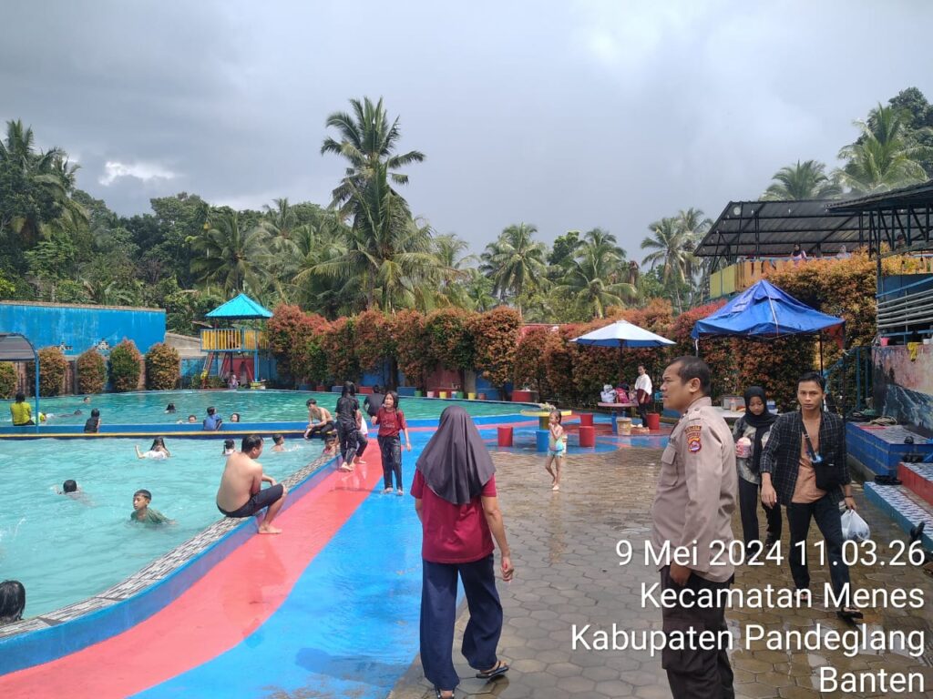 Hari Libur, Polsek Menes Patroli Kolam Renang Dan Beri Himbauan 5 WhatsApp Image 2024 05 09 at 14.18.30