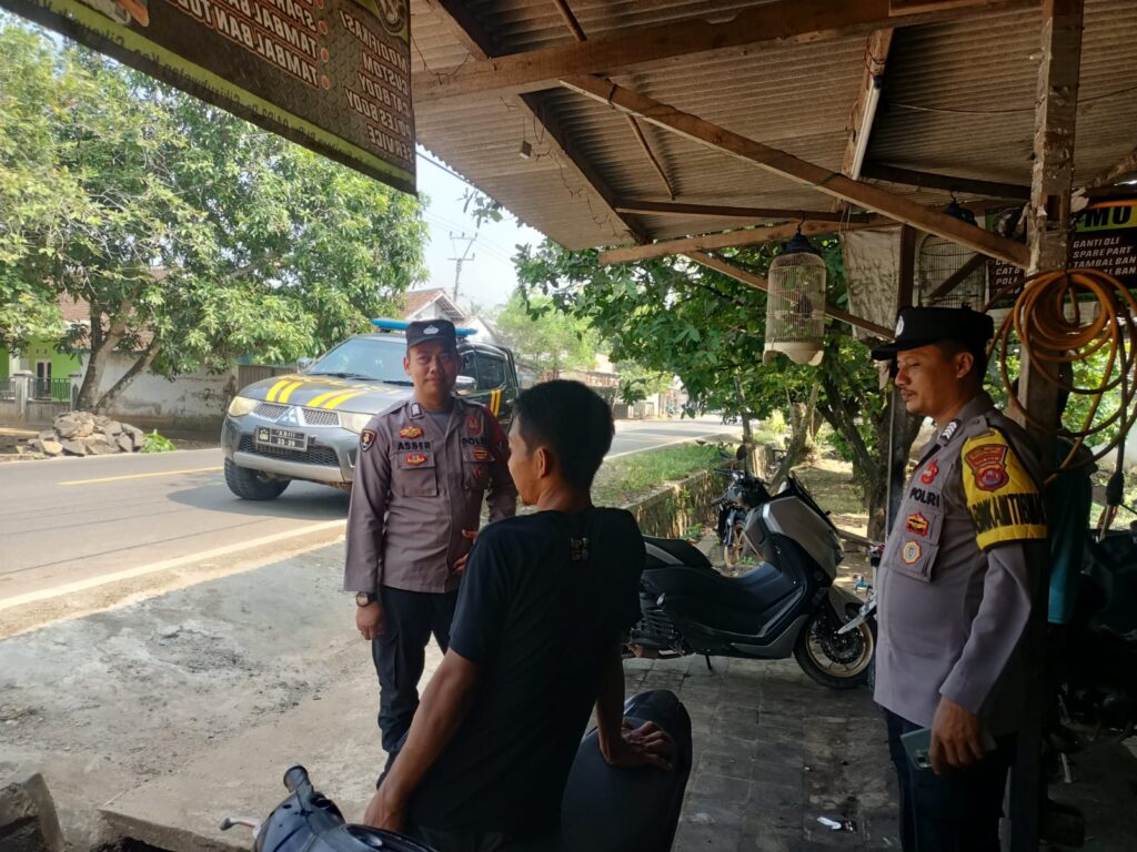 Polsek Cikeusik Tingkatkan Patroli Siang untuk Ciptakan Situasi Kamtibmas Aman dan Kondusif 8 WhatsApp Image 2024 05 09 at 14.26.58