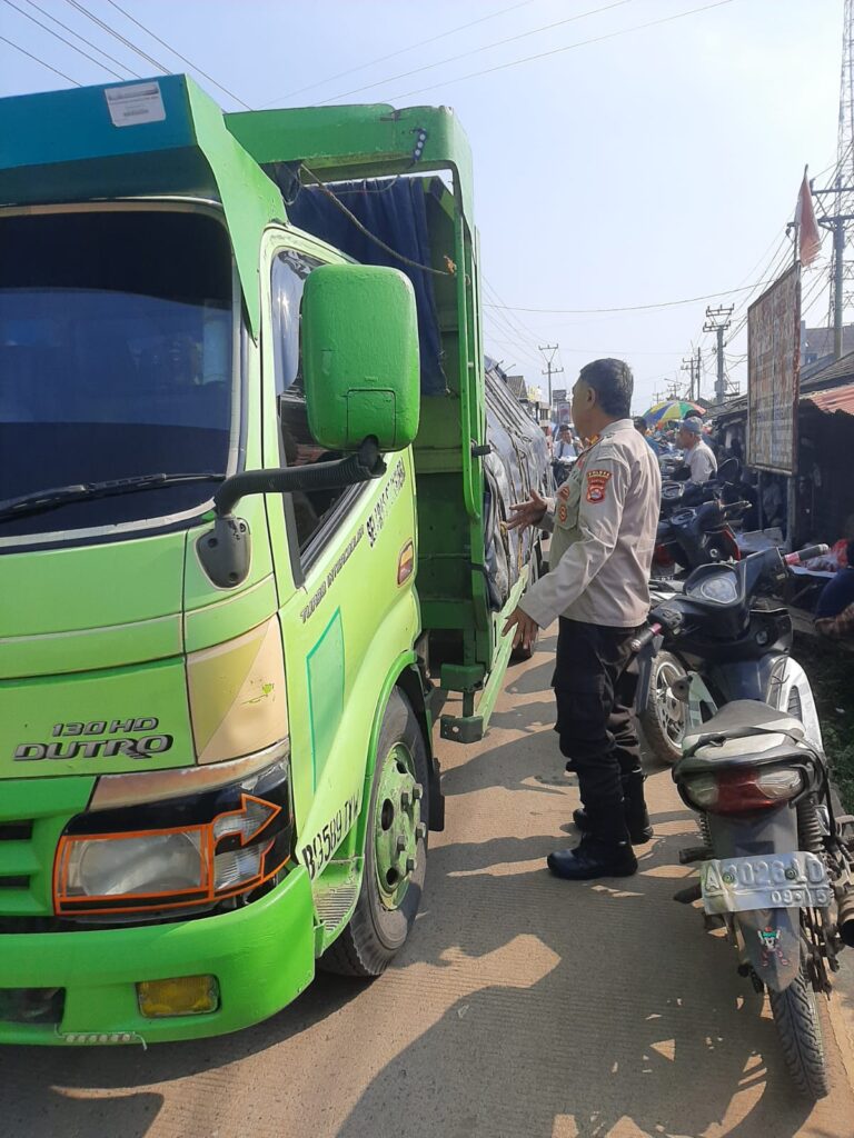 Polsek Bojong Gelar Kegiatan Strong Point untuk Dukung Program Presisi Kapolri 10 WhatsApp Image 2024 05 10 at 09.18.33