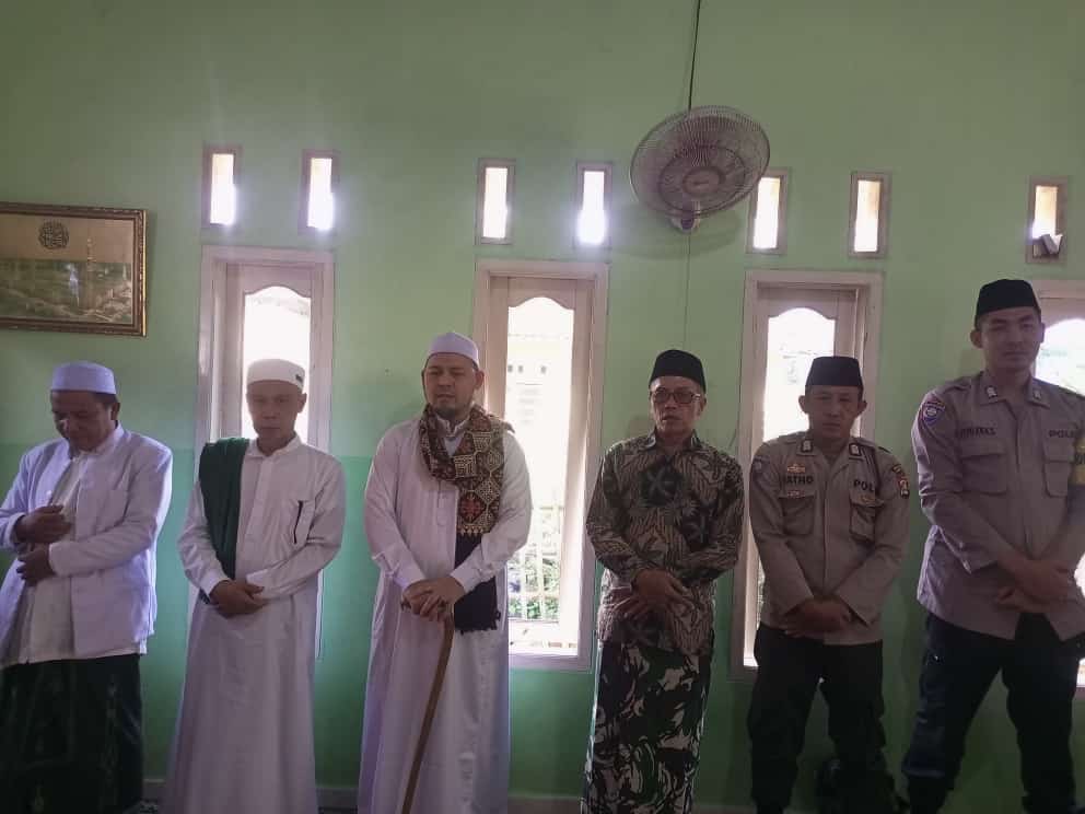 Bhabinkamtibmas Polsek Cimanuk Hadiri Pengajian di Pesantren Darul Al Ibtida 10 WhatsApp Image 2024 05 10 at 10.07.07