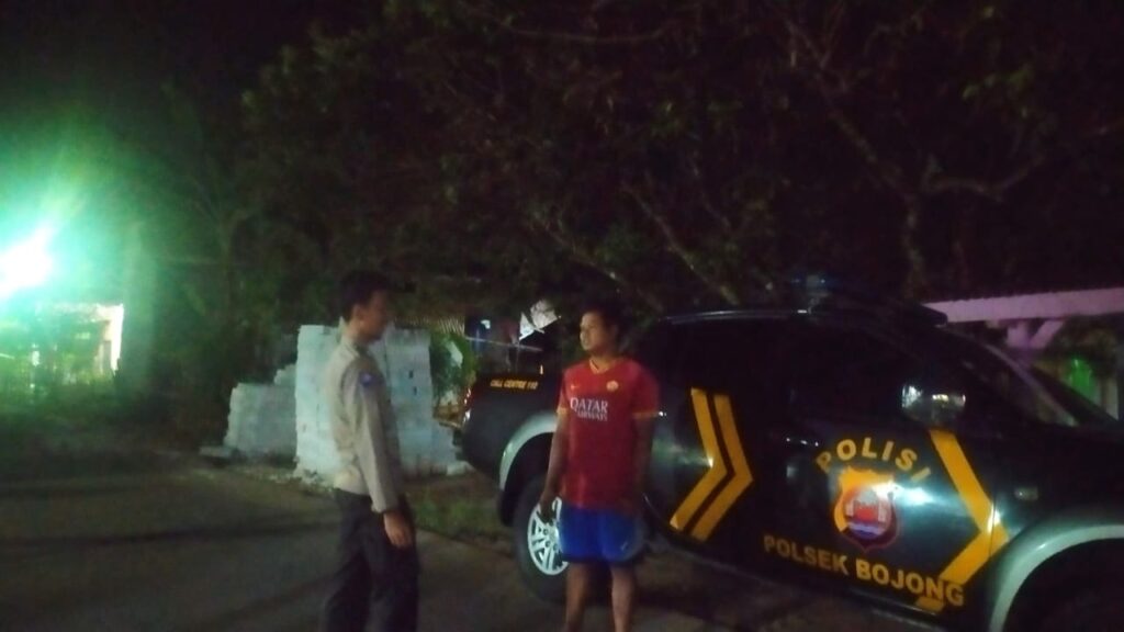 Polsek Bojong Polres Pandeglang Melaksanakan Patroli Malam Dialogis Akhir Pekan 5 WhatsApp Image 2024 05 11 at 11.50.16