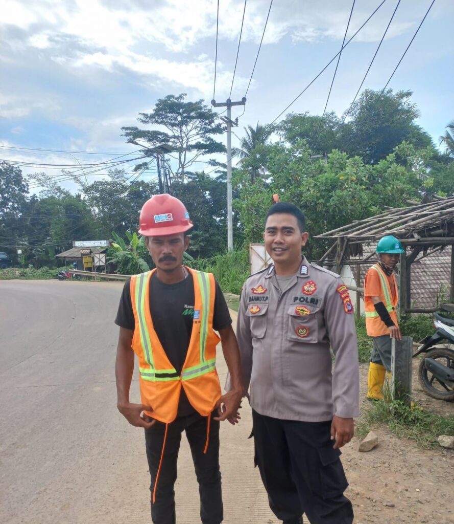 Polsek Bojong Polres Pandeglang Lakukan Kegiatan Rutin Yang Ditingkatkan (KRYD) untuk Mencegah Kejahatan Konvensional dan Premanisme 6 WhatsApp Image 2024 05 11 at 16.28.02