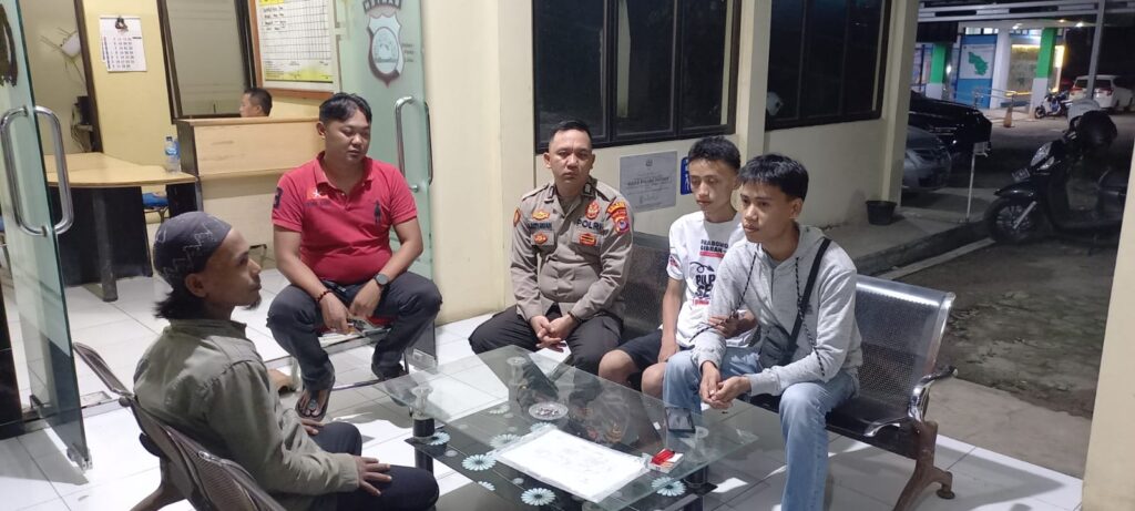 Polsek Picung Lakukan Respon Cepat Terhadap Gangguan Kamtibmas, Evakuasi ODGJ di Pasar Picung 8 WhatsApp Image 2024 05 11 at 19.55.36