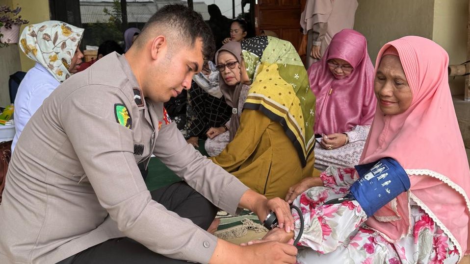 Sidokkes Polres Pandeglang Berikan Pelayanan Kesehatan bagi Purnawirawan dan Warakauri Polres Pandeglang 8 WhatsApp Image 2024 05 12 at 11.22.53