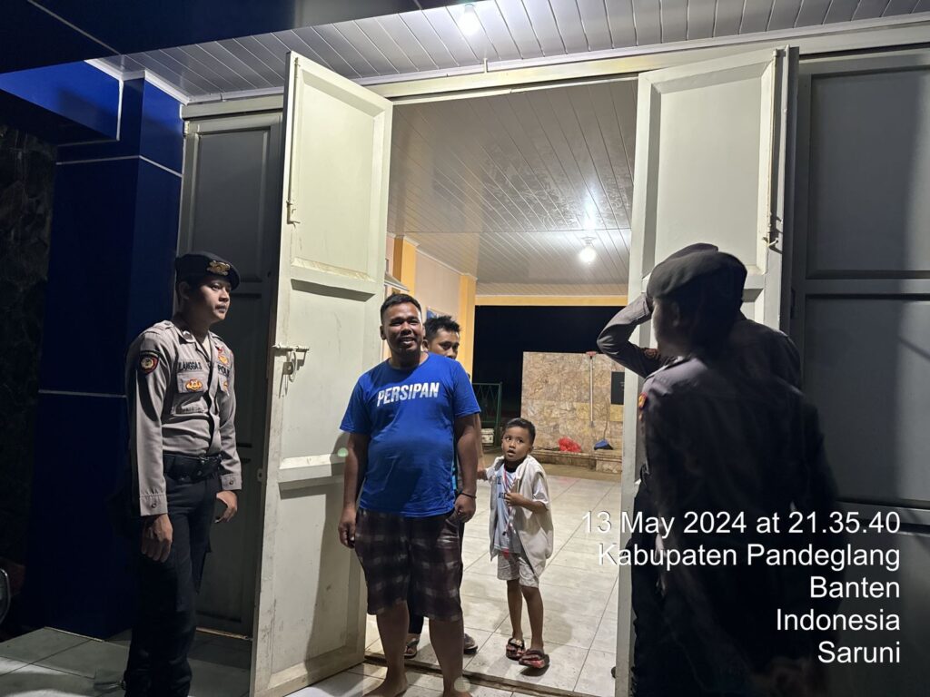 Sat Samapta Polres Pandeglang Tingkatkan Keamanan Lewat Patroli Malam Intensif 2 WhatsApp Image 2024 05 14 at 05.05.55