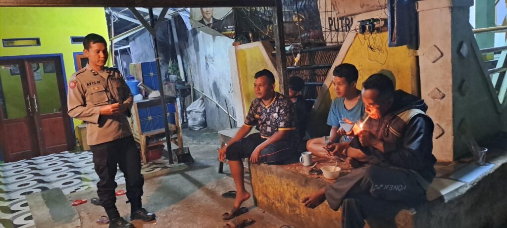 Polsek Cadasari Intensifkan Patroli Malam untuk Menjaga Keamanan dan Ketertiban Masyarakat 3 WhatsApp Image 2024 05 15 at 06.03.25
