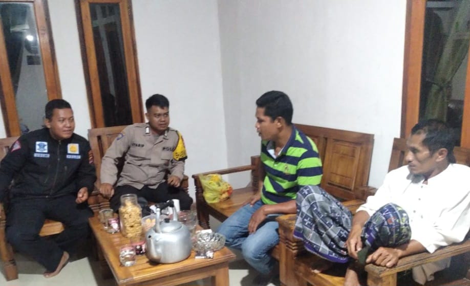 Bhabinkamtibmas Polsek Menes Laksanakan Door to Door System untuk Menjaga Kamtibmas di Desa Menes 8 WhatsApp Image 2024 05 15 at 17.21.17