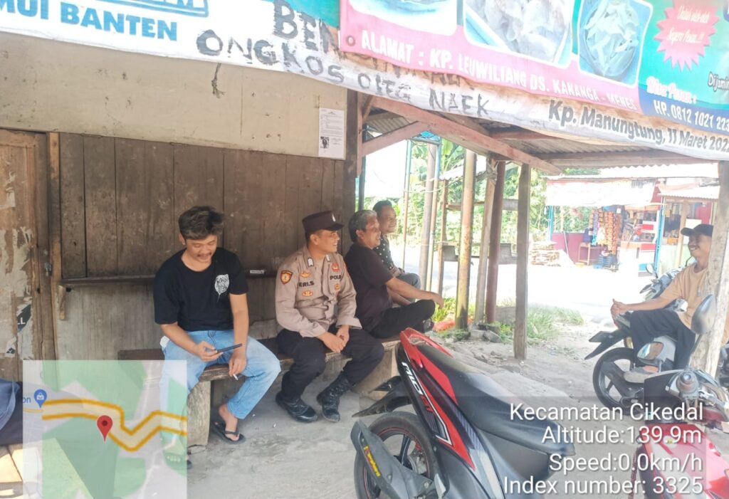 Bripka Eri Polsek Menes Berikan Penyuluhan Lalu Lintas di Pangkalan Ojek Kananga Menes 6 WhatsApp Image 2024 05 15 at 17.25.26