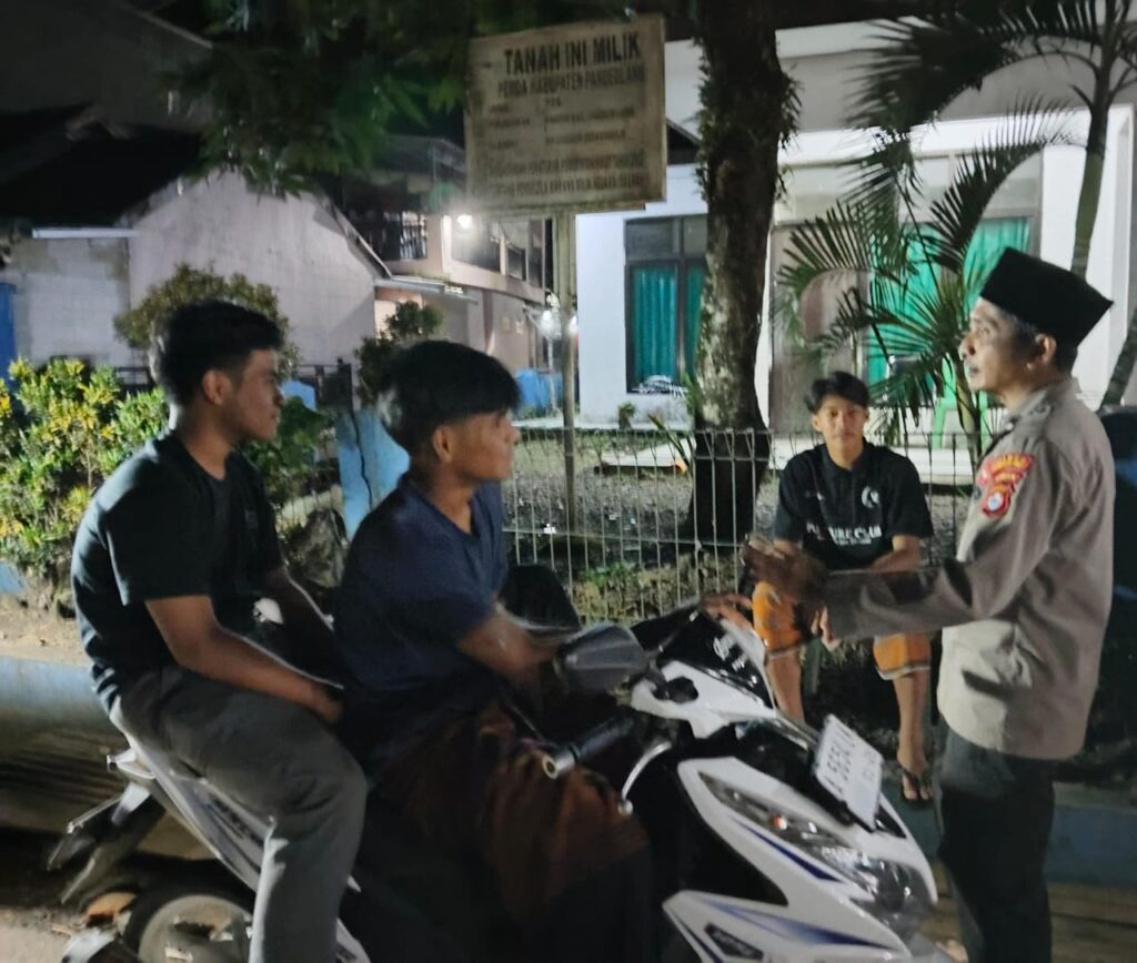 Polsek Cigeulis Tingkatkan Patroli KRYD untuk Wujudkan Situasi Kamtibmas yang Aman dan Kondusif 10 WhatsApp Image 2024 05 16 at 05.43.45