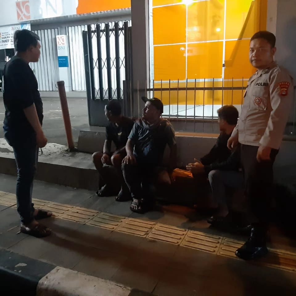 Polsek Pandeglang Tingkatkan Patroli Rutin untuk Pencegahan Gangguan Kamtibmas dan Kriminalitas 5 WhatsApp Image 2024 05 16 at 07.19.15