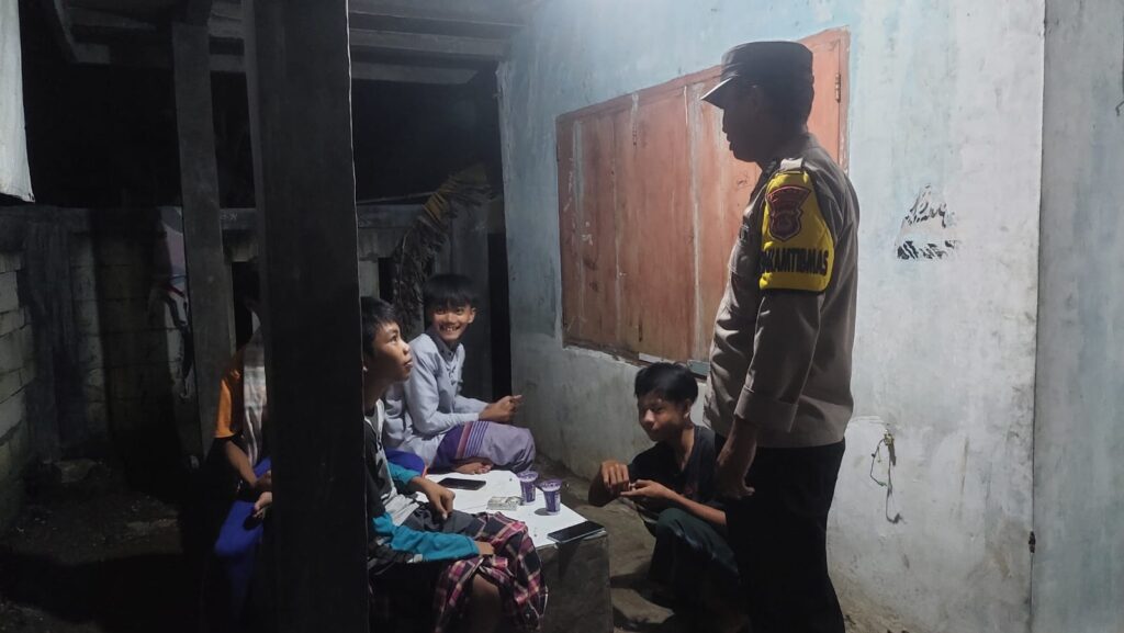 Polsek Patia Tingkatkan Patroli KRYD untuk Wujudkan Kamtibmas yang Aman dan Kondusif 6 WhatsApp Image 2024 05 16 at 07.21.04