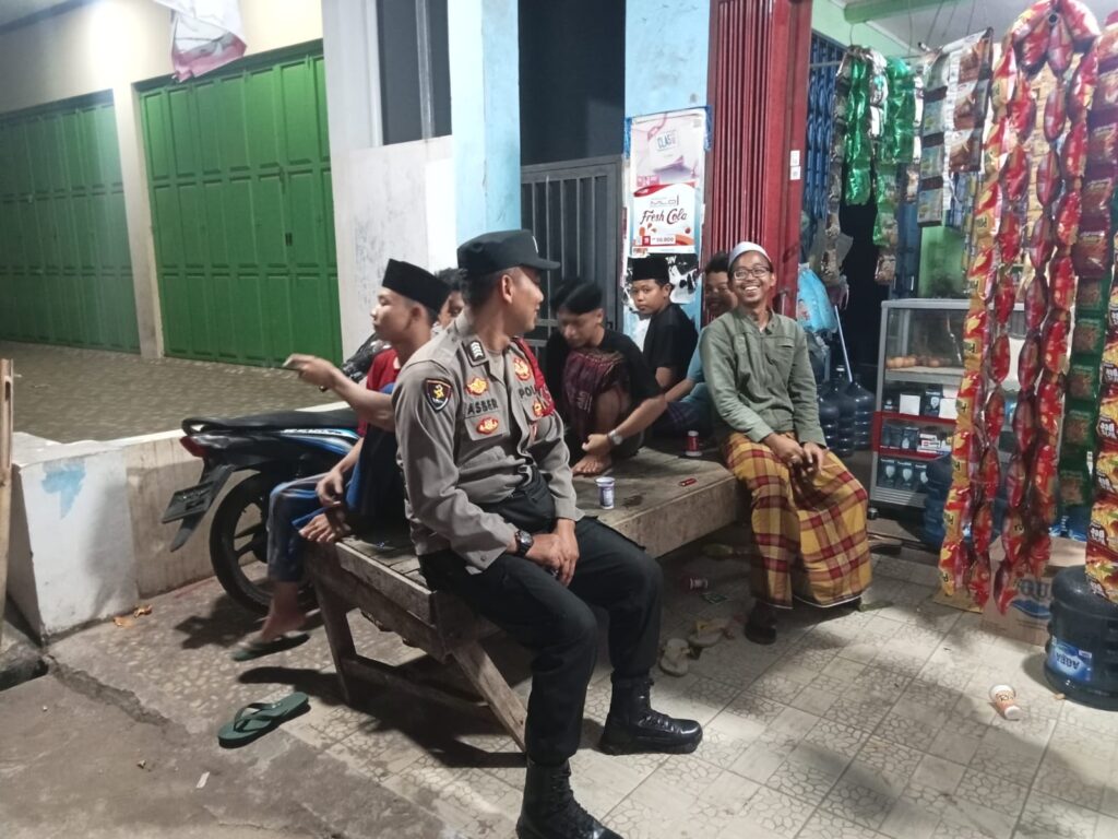 Polsek Cikeusik Gelar Patroli, Sambang, dan Himbauan Kamtibmas untuk Wujudkan Situasi Aman dan Kondusif 7 WhatsApp Image 2024 05 16 at 07.22.50