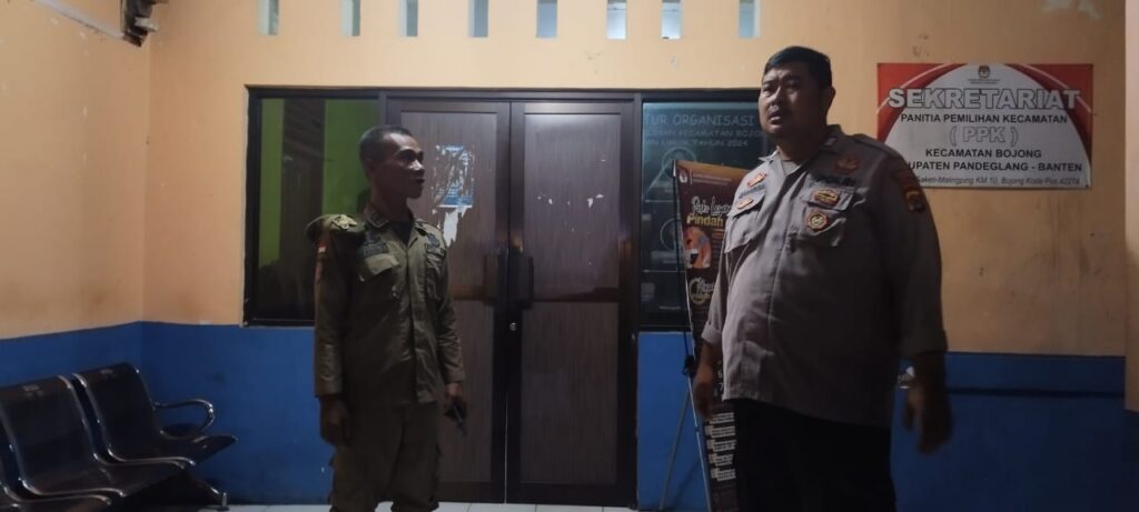 Upaya Mengantisipasi Aksi Kejahatan di Desa Binaan: Bhabinkamtibmas Polsek Bojong Gelar Sambang Malam Hari 3 WhatsApp Image 2024 05 17 at 08.36.08