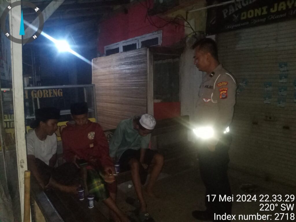 Terus Patroli Malam, Polsek Menes Berikan Himbauan Kepada Warga 6 WhatsApp Image 2024 05 18 at 13.24.59