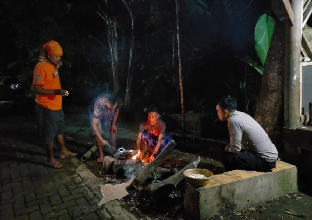 Bhabinkamtibmas Polsek Mandalawangi Terus Lakukan Sambang dan Silaturahmi untuk Ciptakan Kamtibmas yang Aman 3 WhatsApp Image 2024 05 18 at 21.45.42