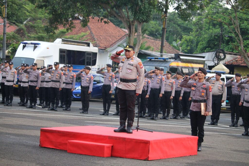 Polres Pandeglang Gelar Upacara Bendera dalam Rangka Hari Kesadaran Nasional 10 WhatsApp Image 2024 05 20 at 08.17.00