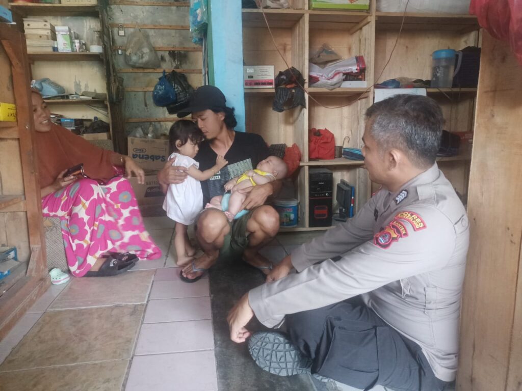 Bhabinkamtibmas Polsek Banjar Polres Pandeglang Laksanakan Sambang DDS di Kampung Kadukupa untuk Tingkatkan Keamanan dan Ketertiban Masyarakat 3 WhatsApp Image 2024 05 20 at 09.09.30