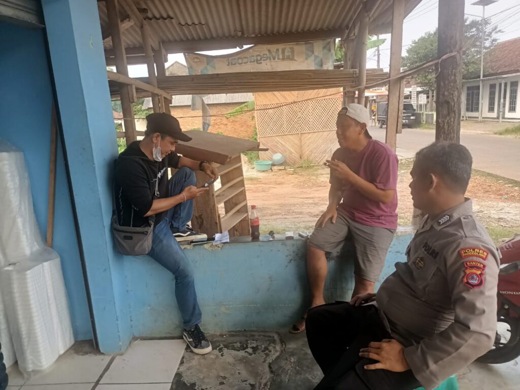 Bhabinkamtibmas Polsek Banjar Gelar Sambang DDS di Desa Banjar 4 WhatsApp Image 2024 05 20 at 09.12.17
