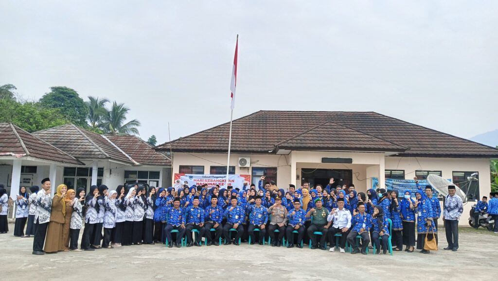 Kapolsek Cimanuk Polres Pandeglang Ikuti Apel Hari Kebangkitan Nasional Bersama Muspika Kecamatan Cipeucang 7 WhatsApp Image 2024 05 20 at 21.00.09 scaled