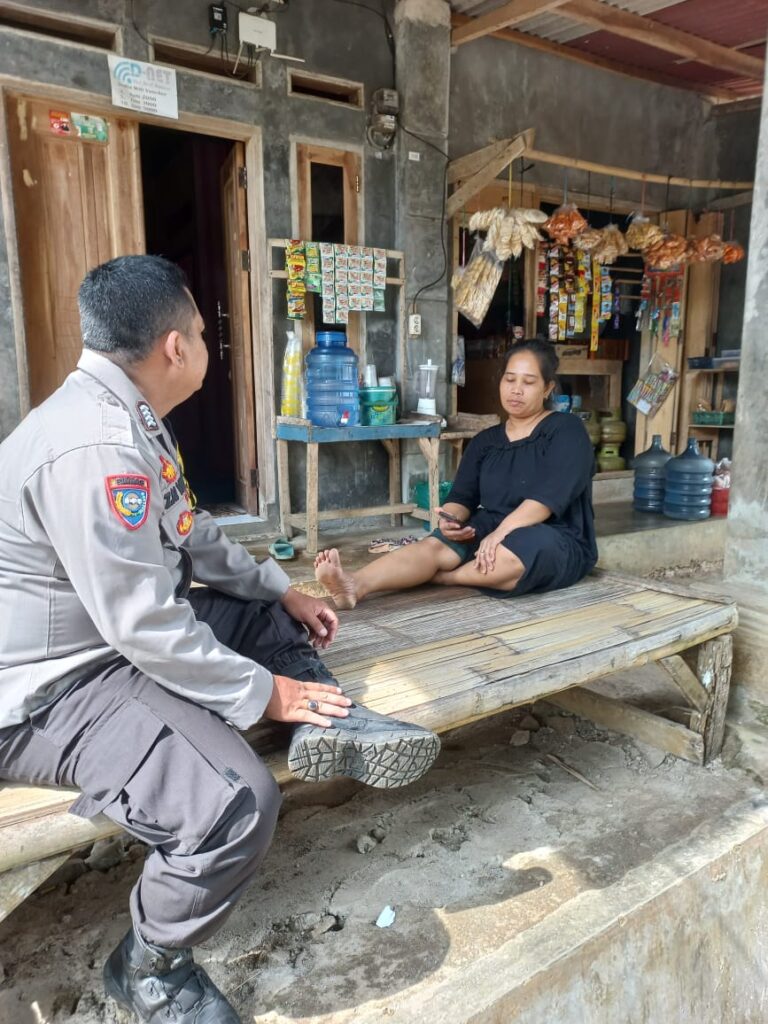 Bhabinkamtibmas Polsek Cimanuk Melaksanakan Sambang dan Silaturahmi dengan Warga Binaannya 1 WhatsApp Image 2024 05 20 at 21.09.17