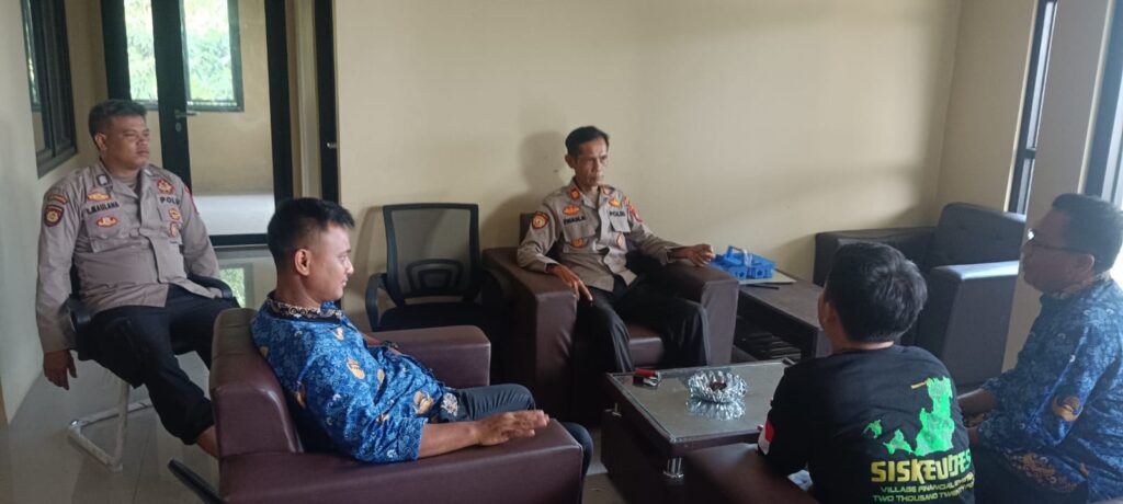 Kunjungan Kerja Pejabat Pembuat Komitmen (PPK) Kecamatan Munjul ke Polsek Munjul dalam Rangka Suksesnya Pilkada Tahun 2024 3 WhatsApp Image 2024 05 20 at 22.30.25