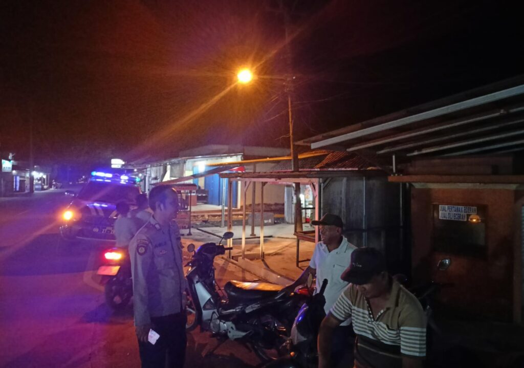 Bhabinkamtibmas Polsek Bojong Polres Pandeglang Polda Banten Laksanakan Sambang Warga di Desa Cijakan 3 WhatsApp Image 2024 05 21 at 07.59.41