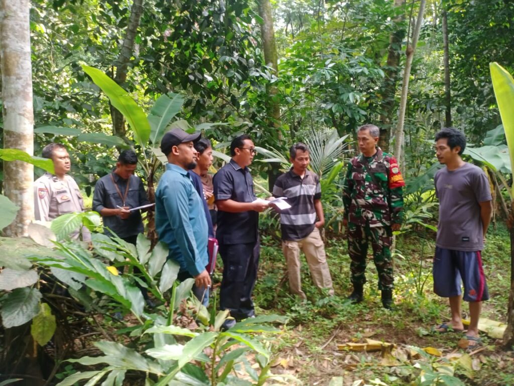 Kolaborasi Bhabinkamtibmas Polsek Cadasari dalam Pendampingan Proses Hukum di Pengadilan Agama 7 WhatsApp Image 2024 05 21 at 13.01.57