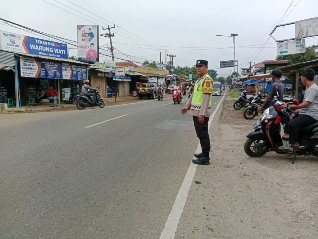 Polsek Cikedal Gelar Kegiatan Strong Point di Beberapa Lokasi Strategis Kecamatan Cikedal 3 WhatsApp Image 2024 05 21 at 13.17.43