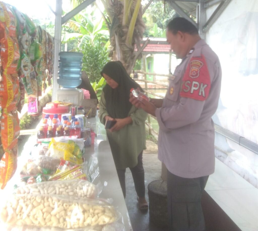 Polsek Menes Tingkatkan Kesadaran Kamtibmas Melalui Himbauan kepada Warga 10 WhatsApp Image 2024 05 21 at 13.23.47