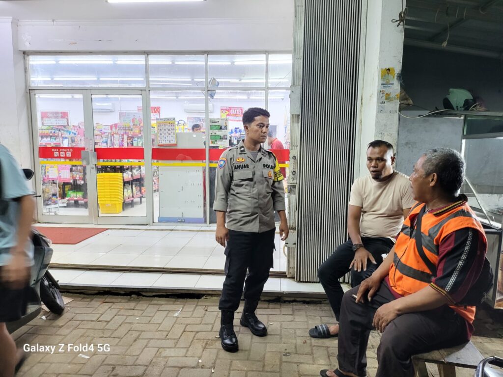 Polsek Banjar Polres Pandeglang Himbau Tukang Parkir Jaga Parkiran dan Tidak Paksakan Tarif 7 WhatsApp Image 2024 05 21 at 13.26.56