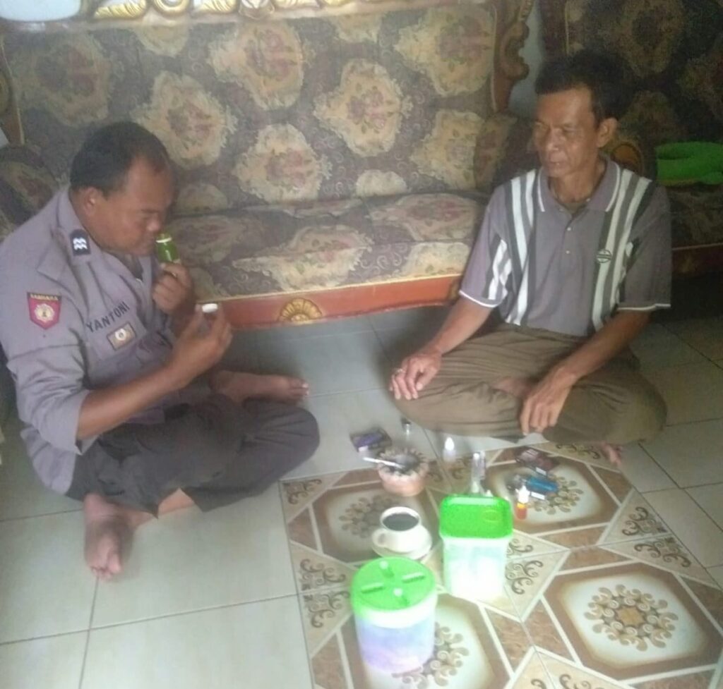 Polsek Menes Polres Pandeglang Laksanakan Kegiatan Sambang Kamtibmas di Kecamatan Menes 1 WhatsApp Image 2024 05 21 at 13.39.56