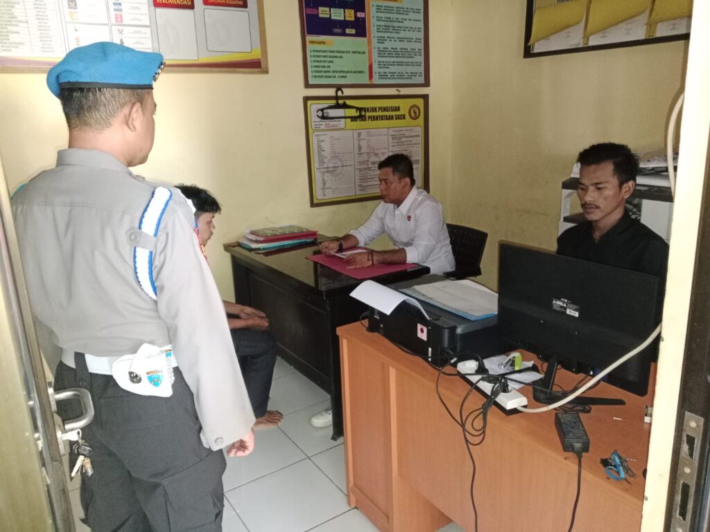 Kanit Provost Polsek Cikedal Polres Pandeglang Tingkatkan Kedisiplinan Anggota 10 WhatsApp Image 2024 05 21 at 13.42.40