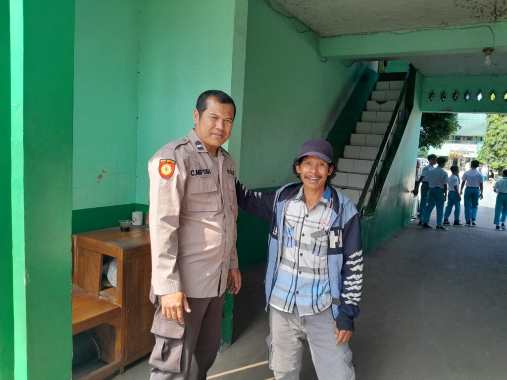 Polsek Menes Polres Pandeglang Laksanakan Sambang Kamtibmas di Sekolah Mathlaul Anwar, Menes 9 WhatsApp Image 2024 05 21 at 13.45.00