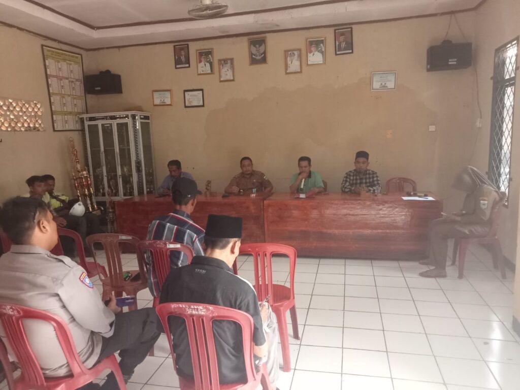 Polsek Bojong Hadiri Musyawarah Perihal Dampak Galian Tanah Merah di Kp. Cinangis, Desa Cijakan 5 WhatsApp Image 2024 05 21 at 16.33.09