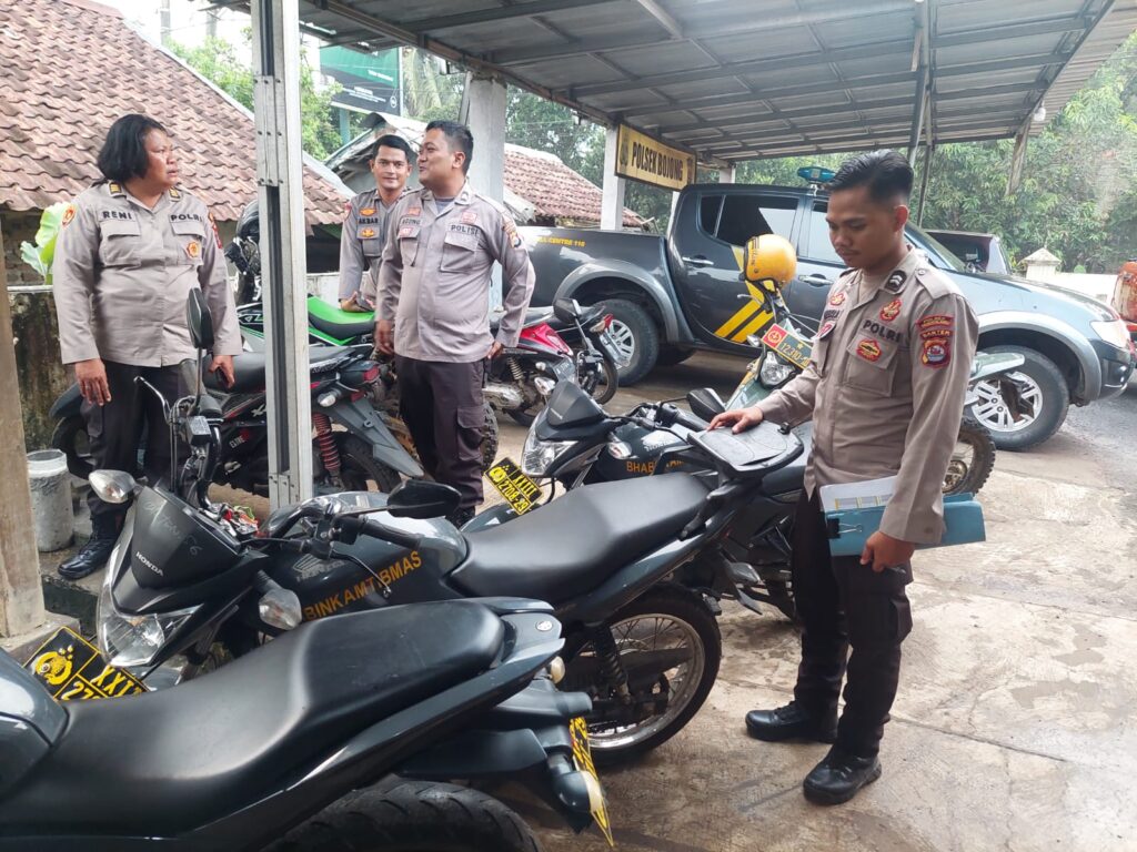 Pemeriksaan Kendaraan Polsek Bojong Polres Pandeglang oleh Bagian Logistik 4 WhatsApp Image 2024 05 22 at 08.43.10