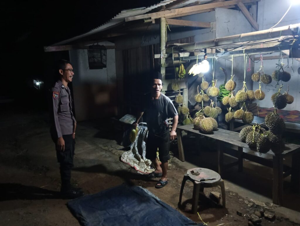 Polsek Mandalawangi Tingkatkan Patroli Mobile dan Sambang untuk Cegah Gangguan Kamtibmas dan Kejahatan 3C 1 WhatsApp Image 2024 05 23 at 00.50.03