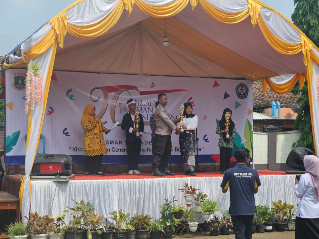 Bhabinkamtibmas Polsek Picung Hadiri Milad ke-20 SMA Negeri 12 Pandeglang 5 WhatsApp Image 2024 05 23 at 01.15.14