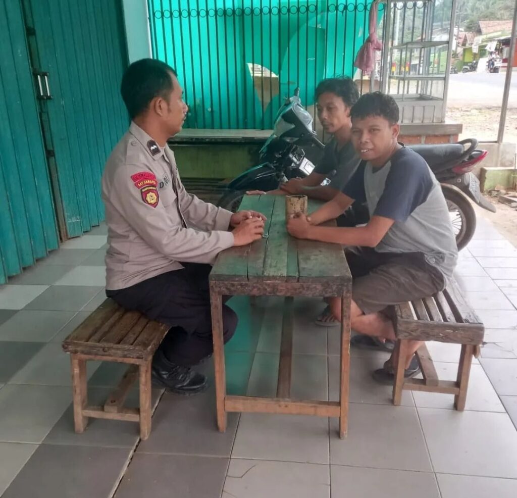 Kanit Sabhara Polsek Saketi Pererat Silaturahmi dengan Warga Melalui Dialogis 9 WhatsApp Image 2024 05 23 at 06.46.06