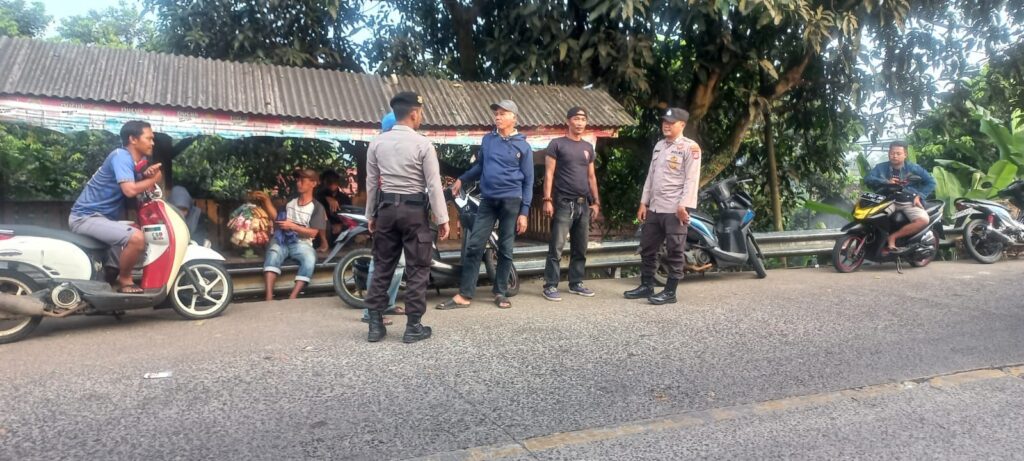 Polsek Saketi Polres Pandeglang Polda Banten Intensifkan Komunikasi dengan Warga Melalui Dialogis dan Penyuluhan 10 WhatsApp Image 2024 05 23 at 06.46.16
