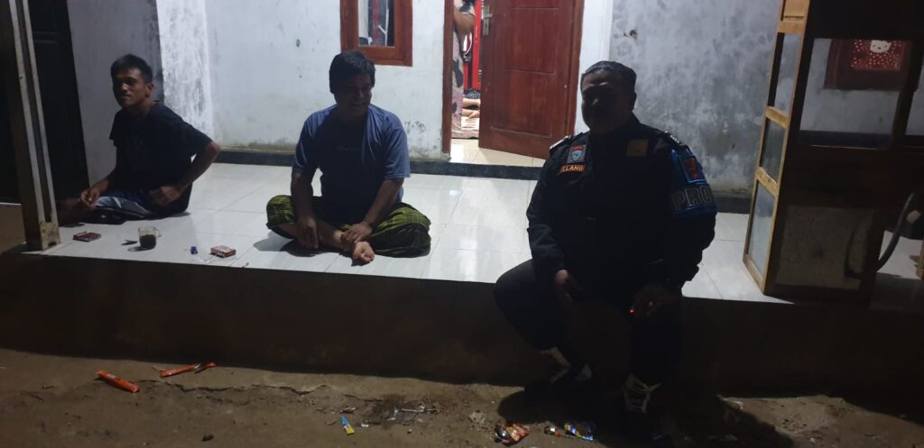 Polsek Picung Polres Pandeglang Sambangi Desa Binaan Antisipasi Kriminalitas 4 WhatsApp Image 2024 05 24 at 00.48.48