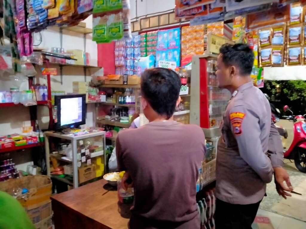 Anggota Piket Polsek Angsana Polres Pandeglang Laksanakan Patroli Dialogis Malam Hari di Desa Angsana 9 WhatsApp Image 2024 05 25 at 19.26.08