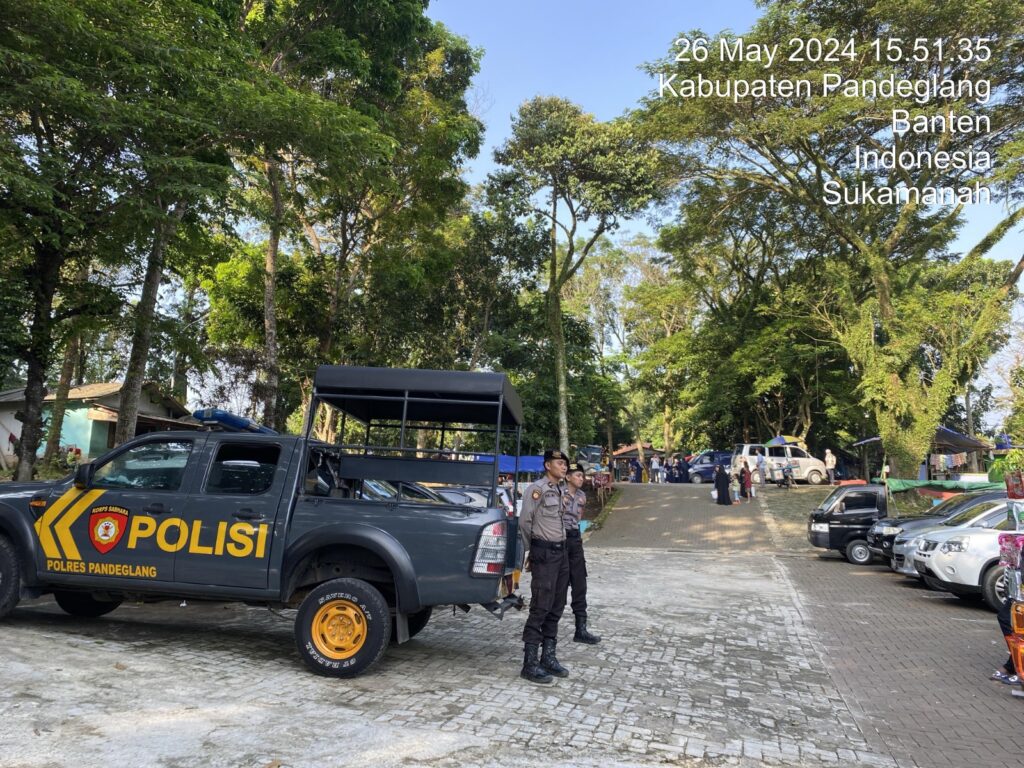 Sat Samapta Polres Pandeglang Monitoring Tempat Parkir Obyek Wisata Pamandian Cipanas 2 WhatsApp Image 2024 05 27 at 07.59.20
