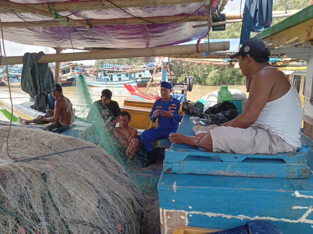 Sat Polair Polres Pandeglang Jalin Kedekatan dengan Nelayan 2 WhatsApp Image 2024 05 27 at 08.40.10