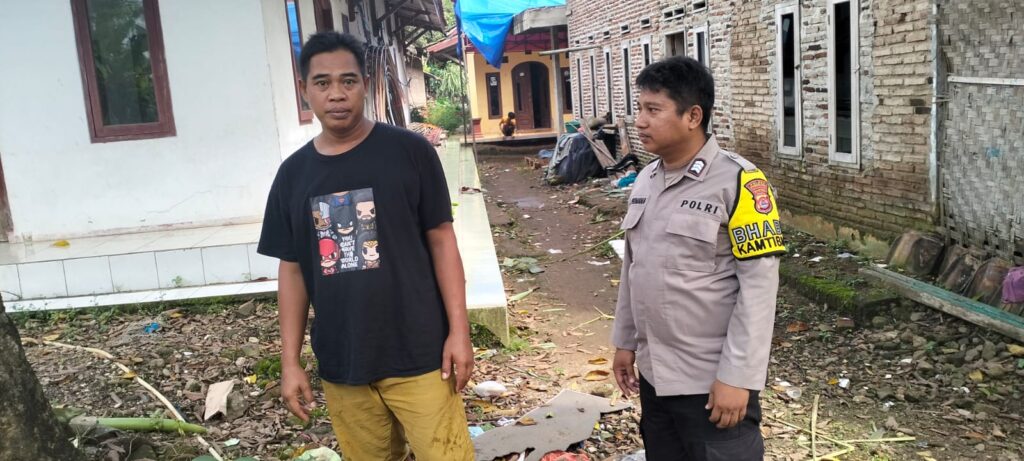 Kunjungan Bhabinkamtibmas Polsek Cadasari ke Warga dalam Rangka Sambang dan Silaturahmi 9 WhatsApp Image 2024 05 27 at 16.05.06