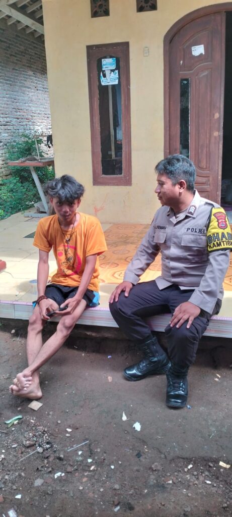 Giat Door to Door System oleh Bhabinkamtibmas Polsek Cadasari 8 WhatsApp Image 2024 05 27 at 16.08.48