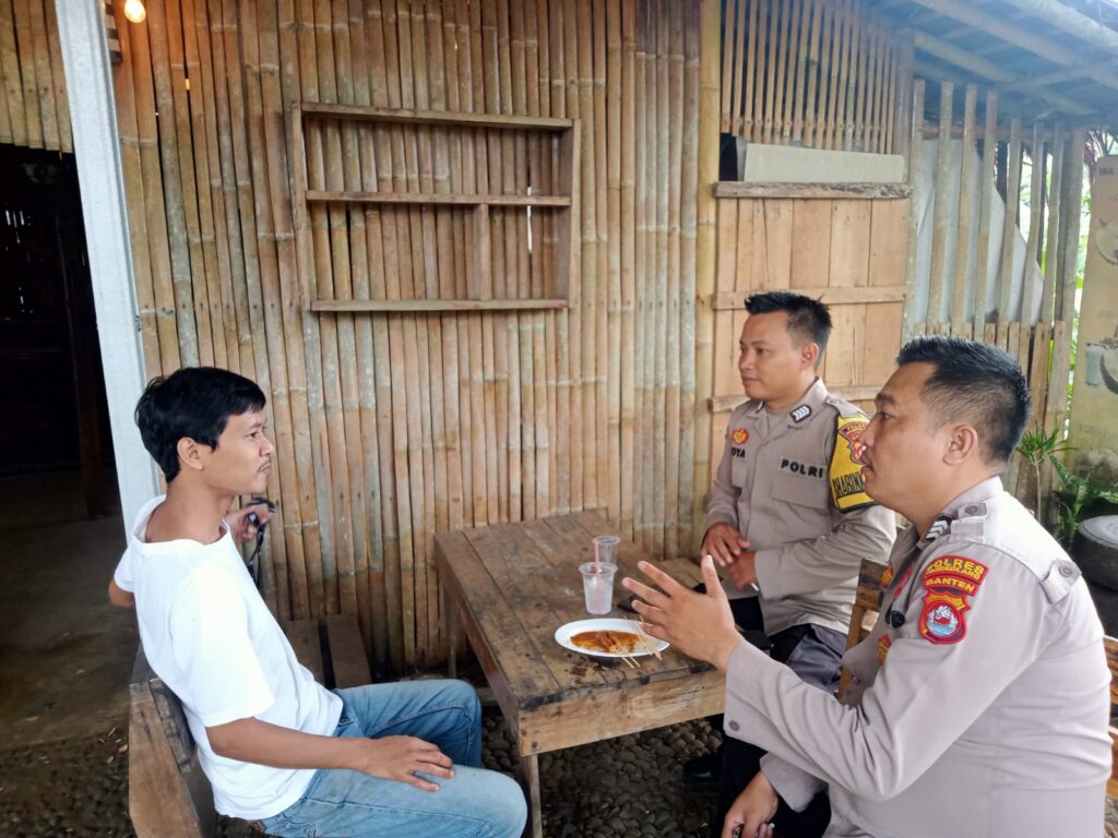 Ciptakan situasi kondusif, Personil Polsek Jiput Ajak warga Jaga Kamtibmas 6 WhatsApp Image 2024 05 27 at 16.17.28