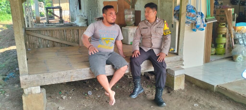Kunjungan Bhabinkamtibmas Polsek Cadasari dalam Rangka Silaturahmi ke Warga di Desa Koroncong 9 WhatsApp Image 2024 05 28 at 13.17.34