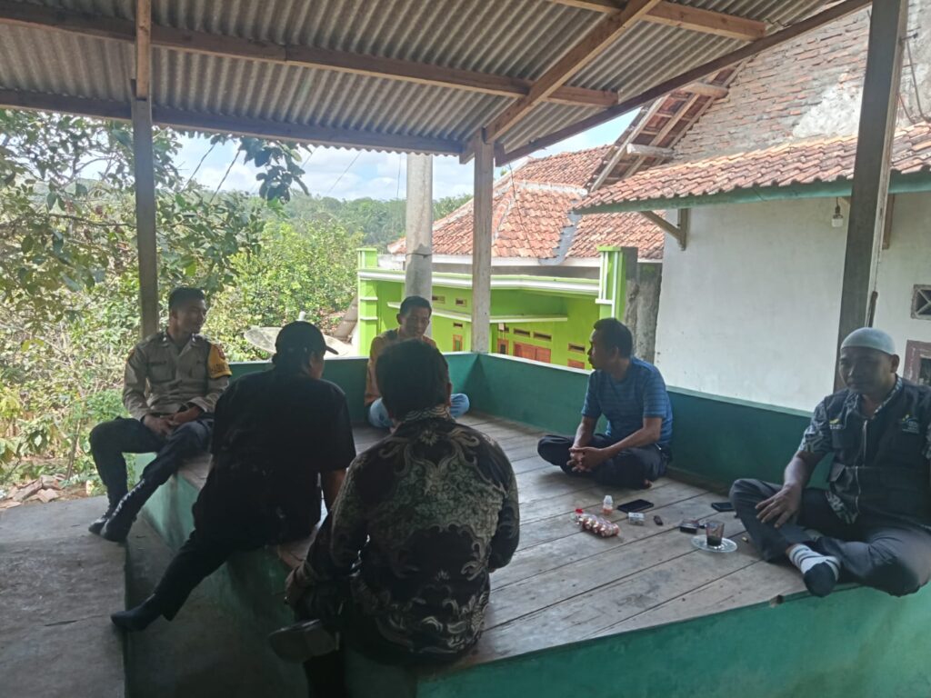Patroli Dialogis Polsek Cibaliung Ciptakan Rasa Aman dan Nyaman Bagi Masyarakat 2 WhatsApp Image 2024 05 28 at 14.23.53
