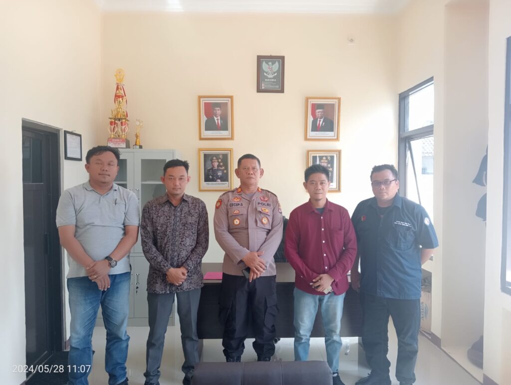 Polsek Cikeusik Polres Pandeglang Terima Kunjungan Panwascam Cikeusik 7 WhatsApp Image 2024 05 28 at 15.04.35